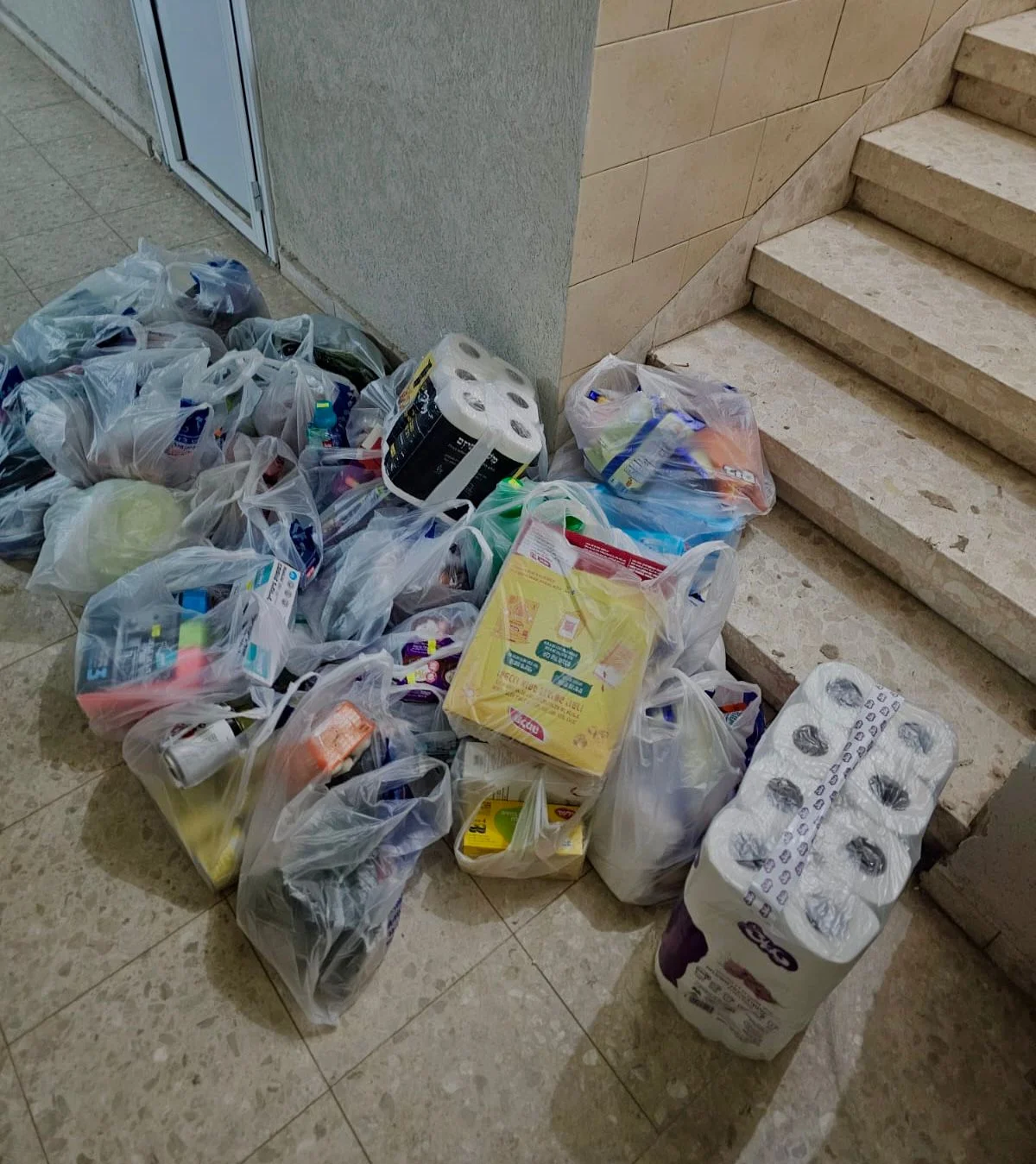 חלוקת דפי הסבר וברכות לחג