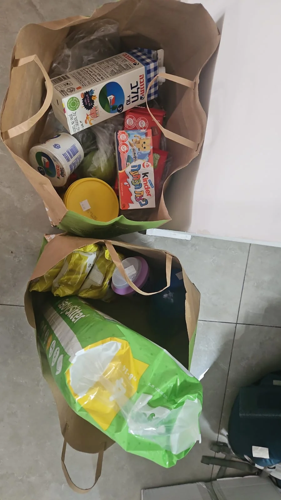 שקיות מלאות בכל טוב למשפחות